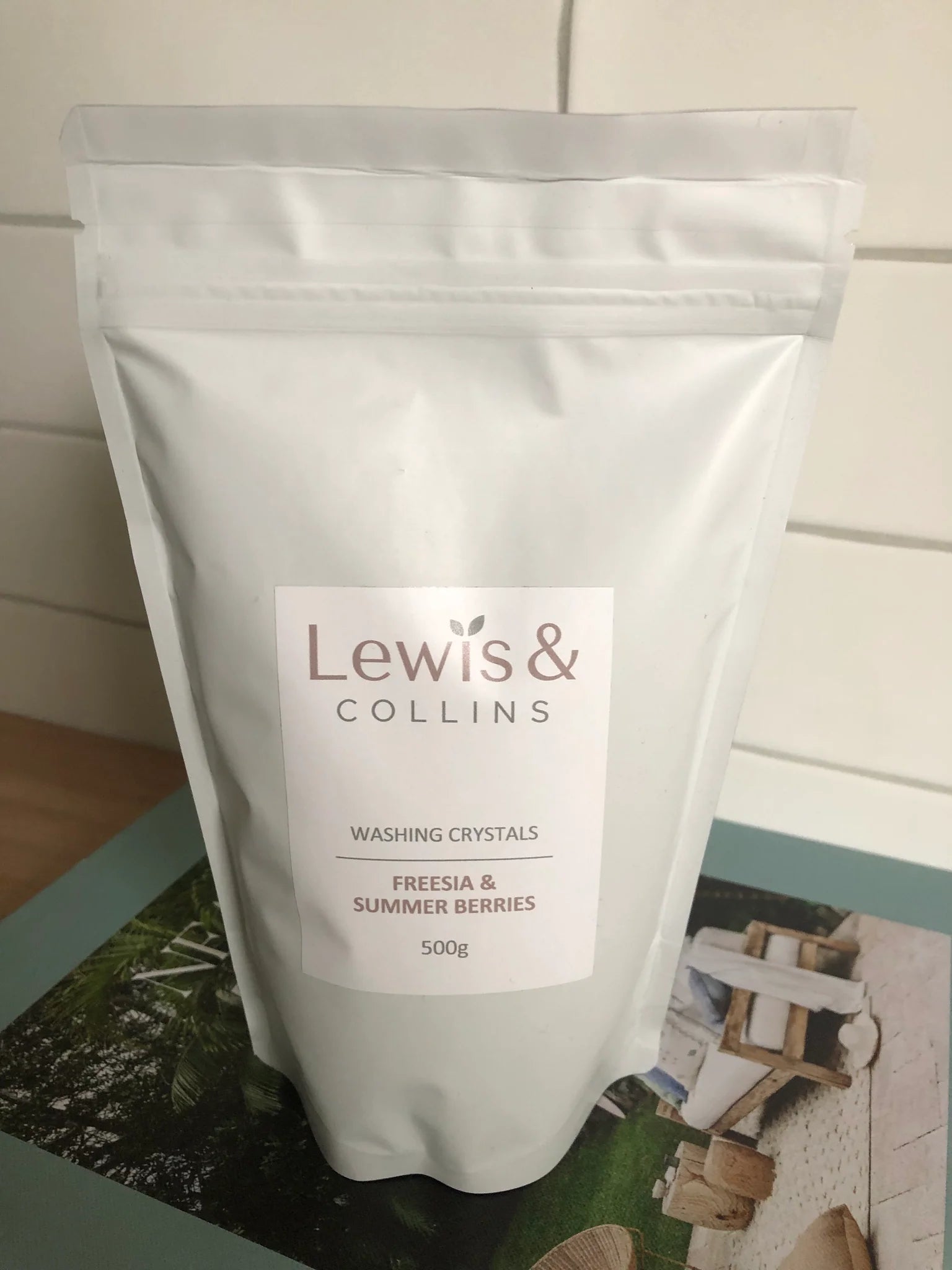 Lewis & Collins Washing Crystals - Freesia & Summer Berries 500g